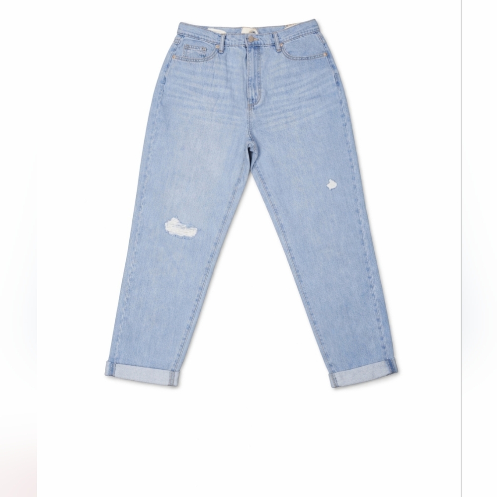 NWT - Universal Thread Light Blue Boyfriend Jeans Women’s Size 8